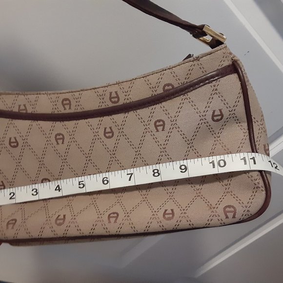 Lovely Aigner Beige Logo Shoulder Bag w Adjustable Strap - Picture 13 of 16